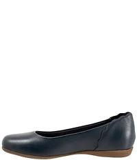 Trotters Sunny Leather Scalloped Ballet Flats