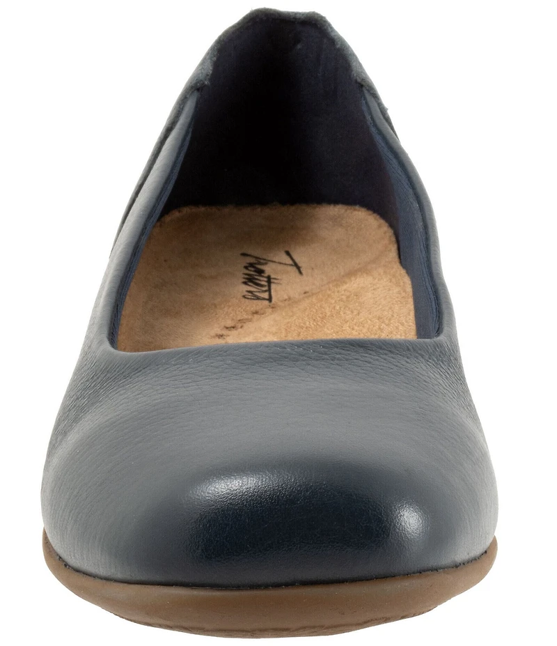 Trotters Sunny Leather Scalloped Ballet Flats