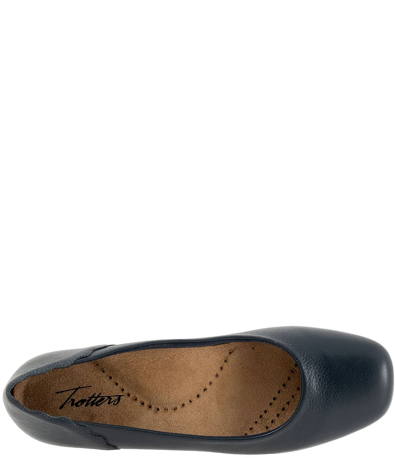 Trotters Sunny Leather Scalloped Ballet Flats