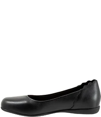 Trotters Sunny Leather Scalloped Ballet Flats