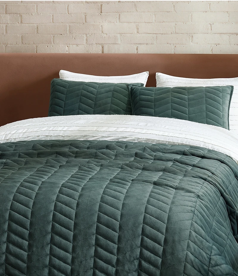 UGG® Coco Quilt Mini Set