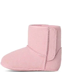 UGG Girls' Baby Classic and Lovey Gift Set Crib Shoes (Infant)