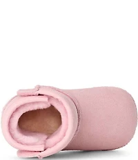 UGG Girls' Baby Classic and Lovey Gift Set Crib Shoes (Infant)