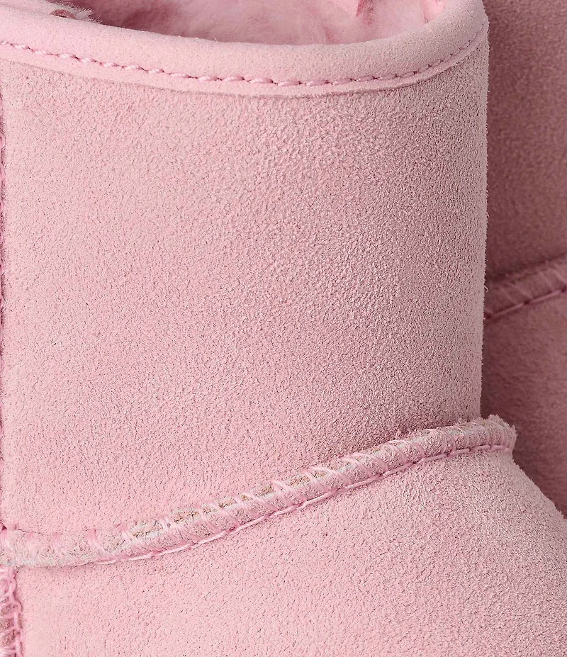 UGG Girls' Baby Classic and Lovey Gift Set Crib Shoes (Infant)