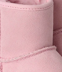 UGG Girls' Baby Classic and Lovey Gift Set Crib Shoes (Infant)