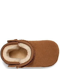 UGG Girls' Baby Classic and Lovey Gift Set Crib Shoes (Infant)