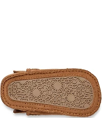 UGG Girls' Baby Classic and Lovey Gift Set Crib Shoes (Infant)