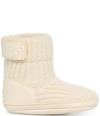 UGG Kids' Skylar and Ugg Beanie Gift Set Crib Shoes (Infant)