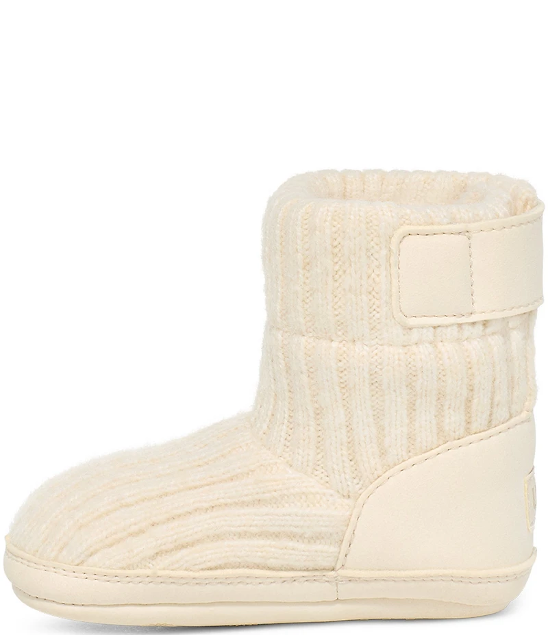UGG Kids' Skylar and Ugg Beanie Gift Set Crib Shoes (Infant)