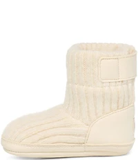 UGG Kids' Skylar and Ugg Beanie Gift Set Crib Shoes (Infant)