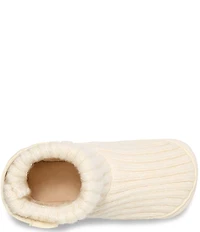 UGG Kids' Skylar and Ugg Beanie Gift Set Crib Shoes (Infant)