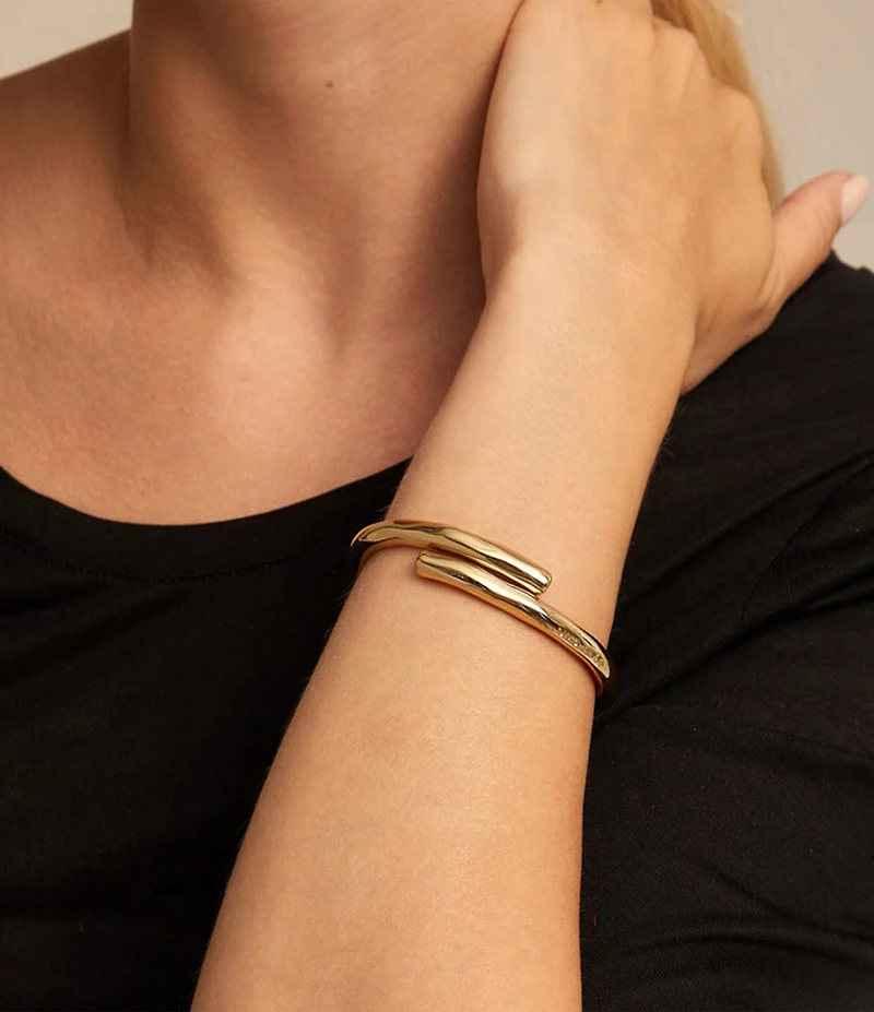 UNOde50 Fearless Collection Meeting Point 18k Gold Bangle Bracelet