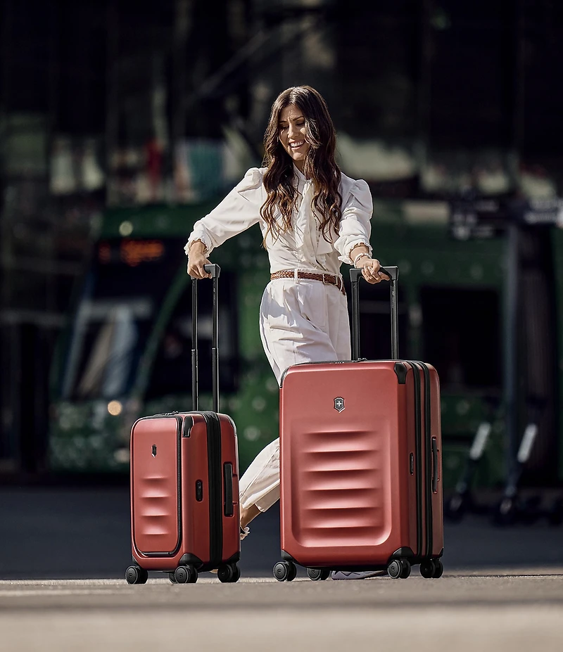 Victorinox Spectra 3.0 Frequent Flyer Carry On 21#double; Hardside Spinner Suitcase