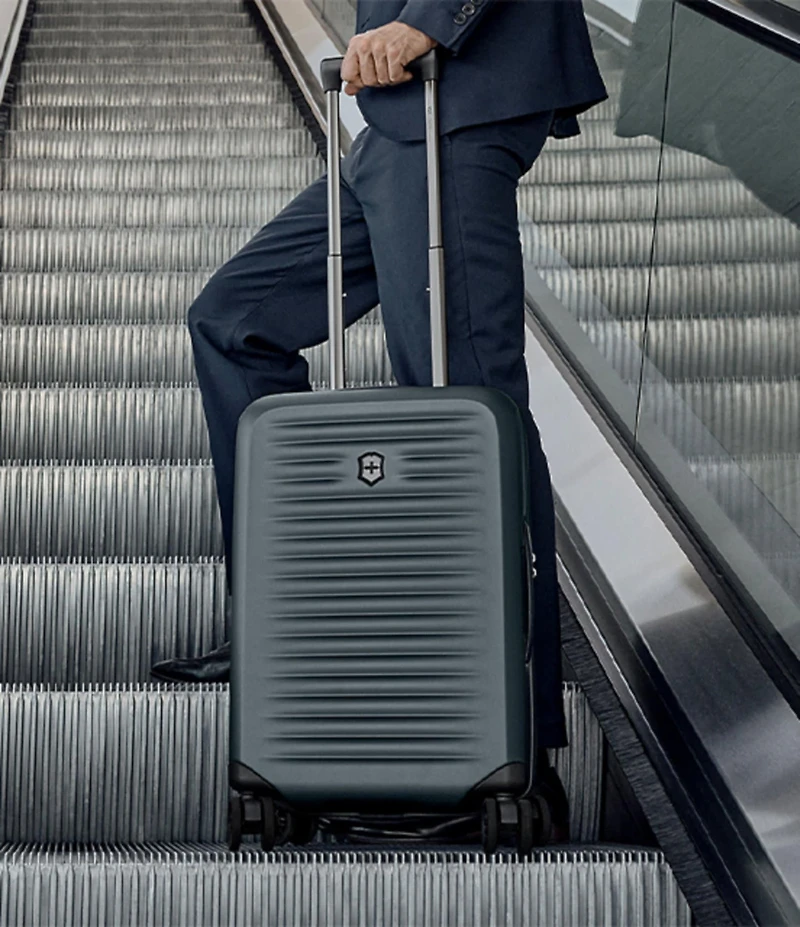 Victorinox Airox Advanced Frequent Flyer Carry On 22#double; Hardside Spinner Suitcase