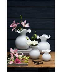 VIETRI Hibiscus Small Fluted Vase