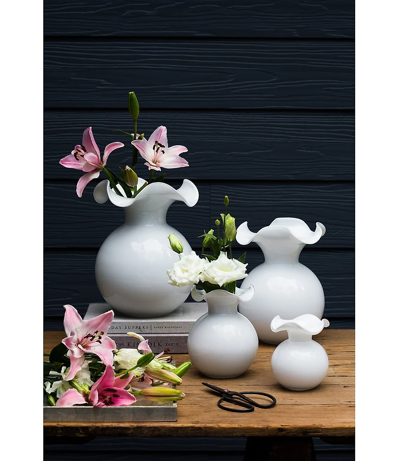 VIETRI Hibiscus White Large Fluted Vase