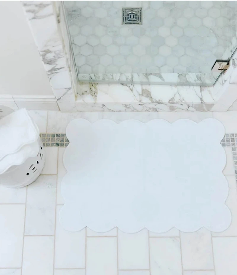 Weezie Scalloped Edge Trim Organic Cotton Bath Mat