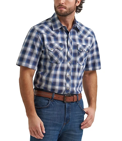 Wrangler® Retro® Modern Fit Plaid Short Sleeve Woven Shirt