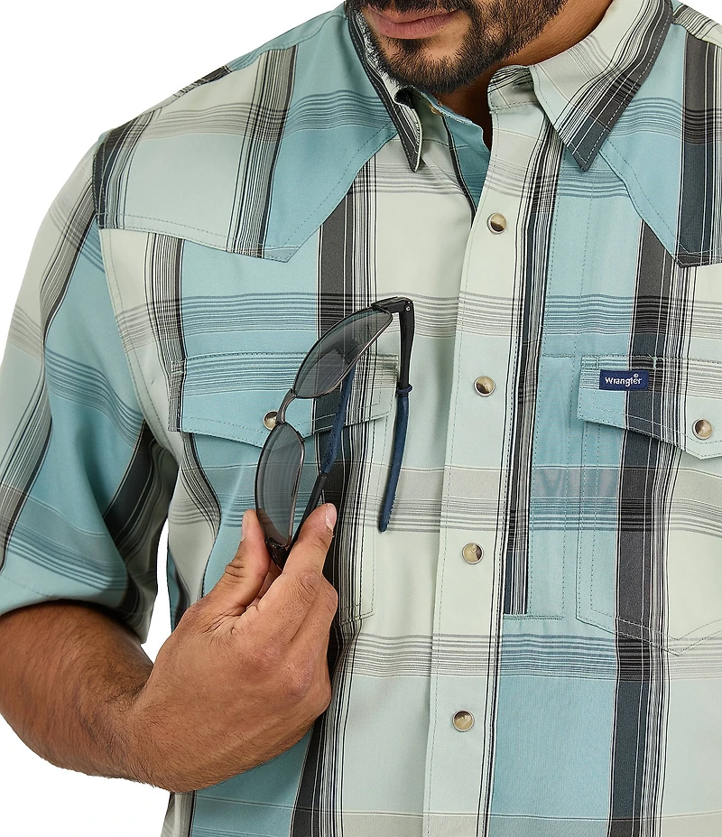 Wrangler® Short Sleeve Performance Plaid Western Shirt