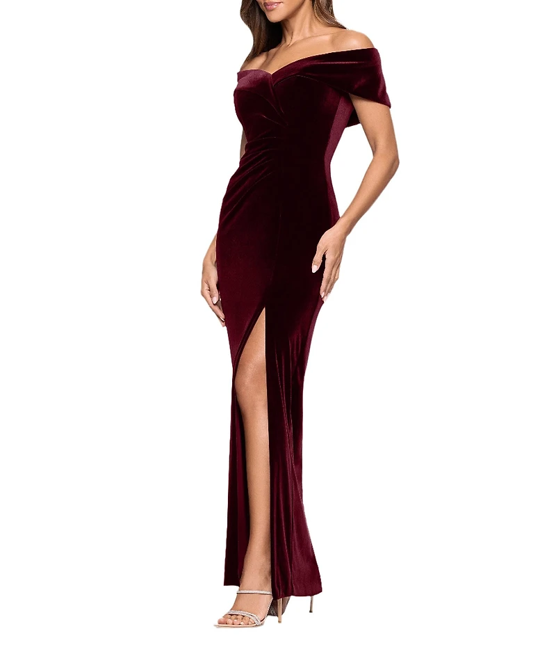 Xscape Petite Size Velvet Off The Shoulder Sweetheart Neck Gown