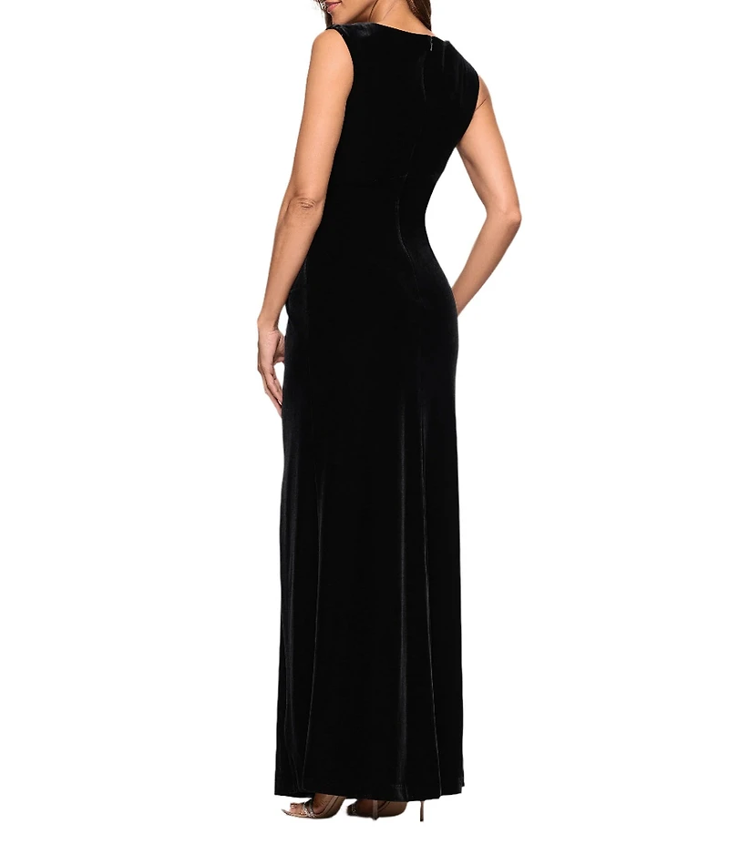 Xscape Sleeveless Side Ruching Velvet Gown