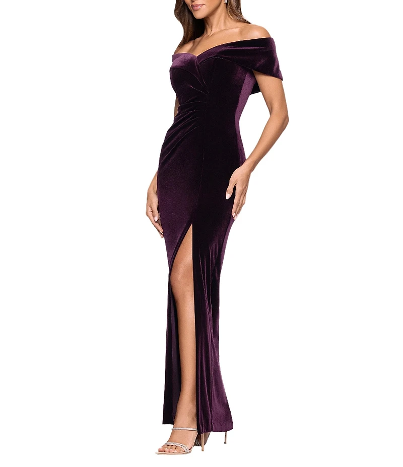 Xscape Stretch Velvet Sweetheart Off-the-Shoulder Neck Short Sleeve Dress