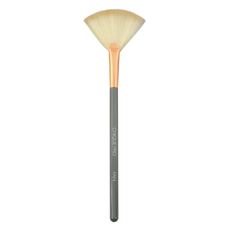 chique pro fan makeup brush