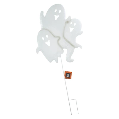 stacked skulls metal lawn stake