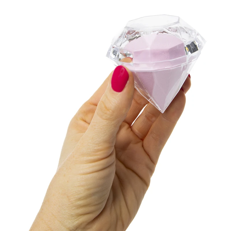 diamond-shaped sponge & case