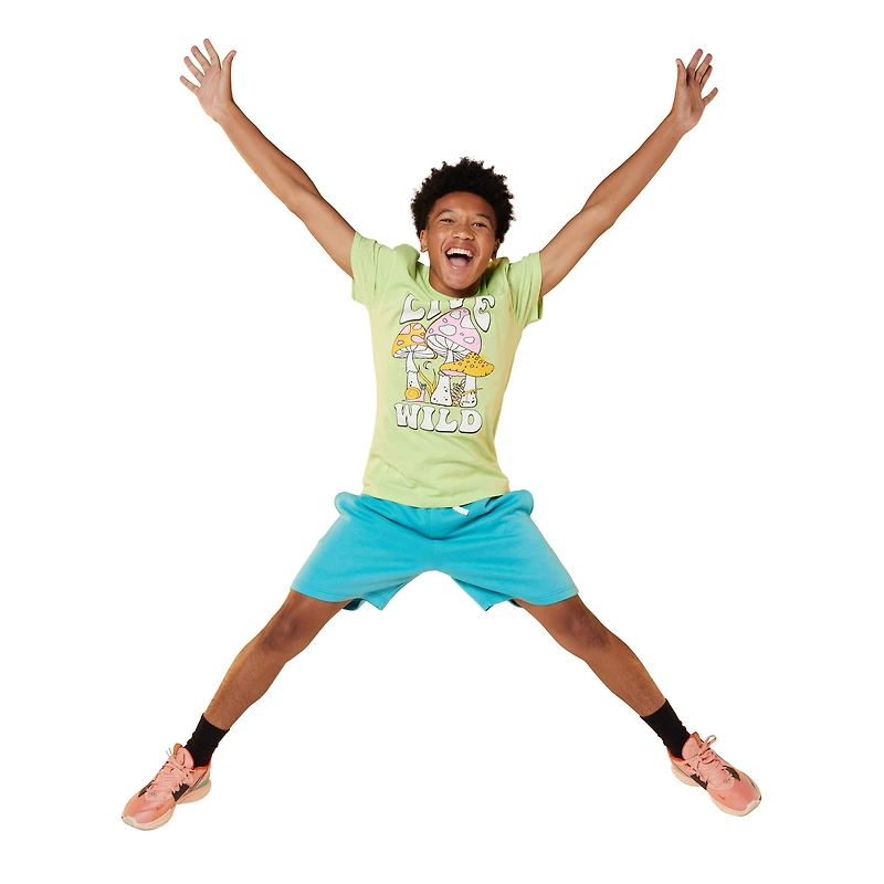 live wild’ mushroom graphic tee