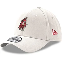 Men's New Era White Tampa Bay Buccaneers Alternate Logo Iced II 39THIRTY Flex Hat