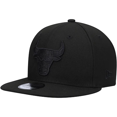 Men's New Era Chicago Bulls Black On Black 9FIFTY Snapback Hat