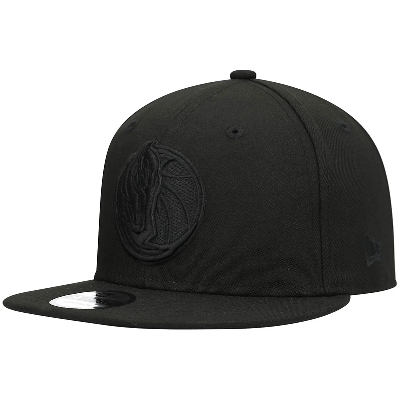 Men's New Era Dallas Mavericks Black On Black 9FIFTY Snapback Hat