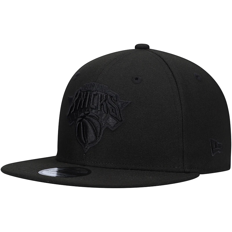 Men's New Era New York Knicks Black On Black 9FIFTY Snapback Hat