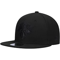 Men's New Era New York Knicks Black On Black 9FIFTY Snapback Hat