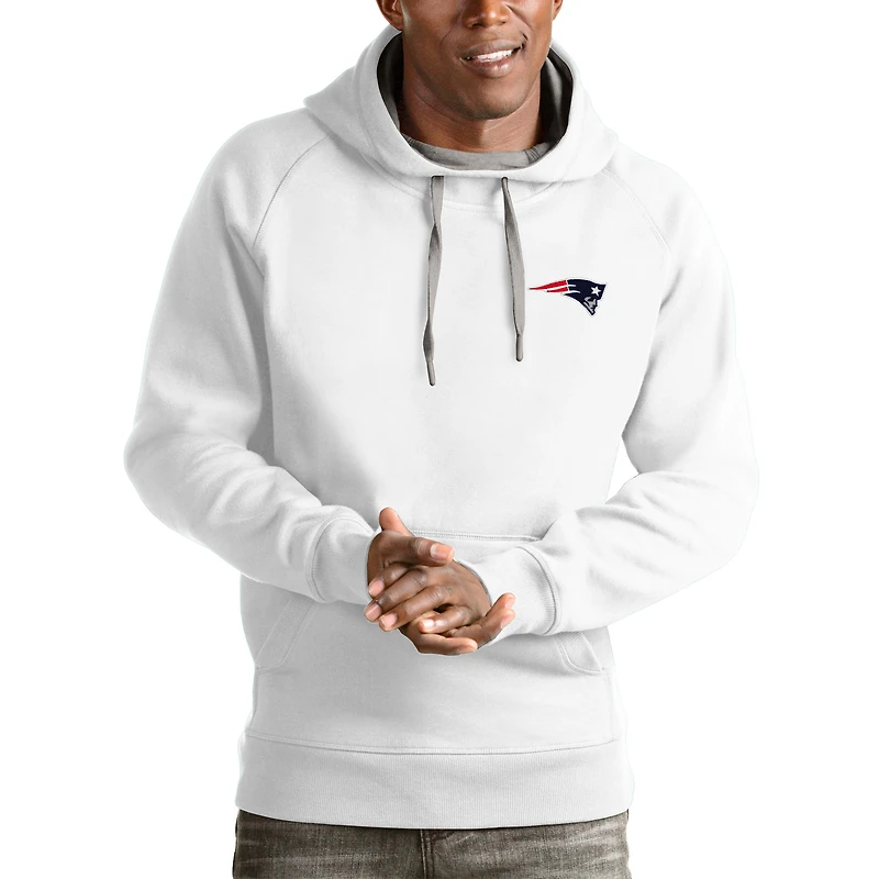 Men's Antigua White New England Patriots Logo Victory Pullover Hoodie