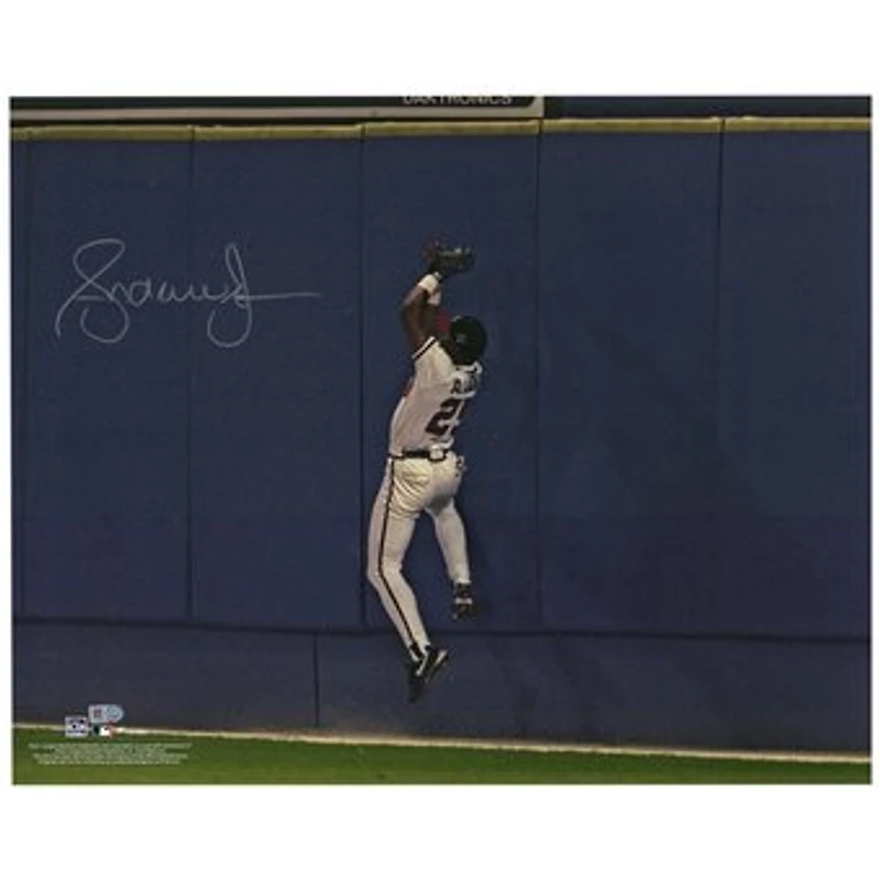 Andruw Jones Atlanta Braves Autographed 16" x 20" Jumping Catch Photograph