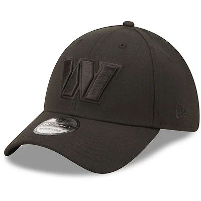 Men's New Era Washington Commanders Black On Black 39THIRTY Flex Hat