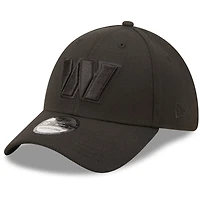 Men's New Era Washington Commanders Black On Black 39THIRTY Flex Hat