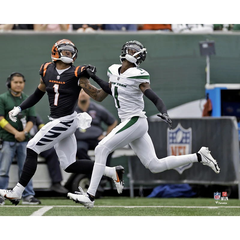 Ahmad Sauce Gardner New York Jets Unsigned Covers Ja'Marr Chase Photograph