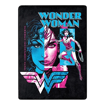 The Northwest Group Wonder Woman 46'' x 60'' Silk Touch Throw Blanket
