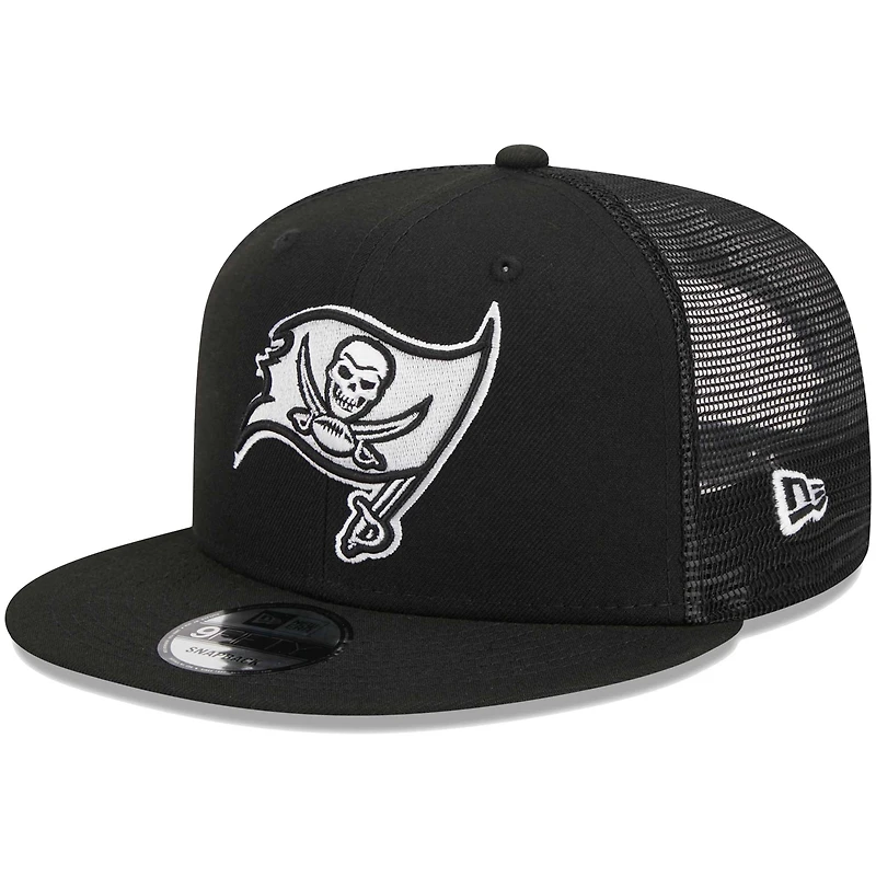 Men's New Era Black Tampa Bay Buccaneers  Main Trucker 9FIFTY Snapback Hat