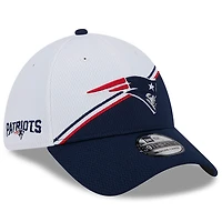 Men's New Era  White/Navy New England Patriots 2023 Sideline 39THIRTY Flex Hat