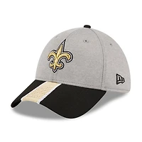 Men's New Era Heather Gray/Black New Orleans Saints Striped 39THIRTY Flex Hat