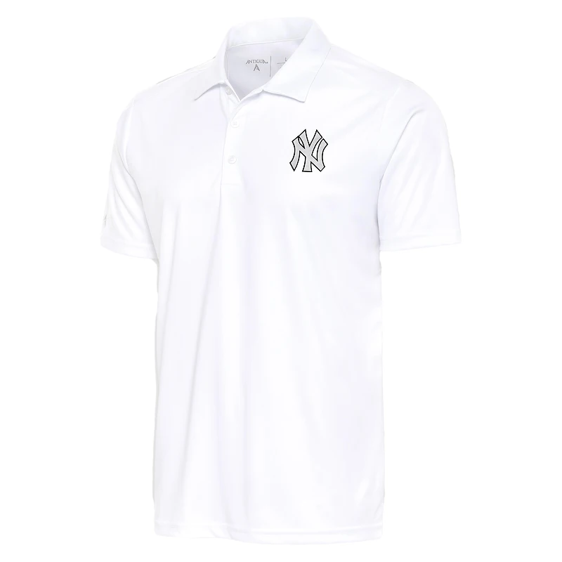 Men's Antigua White New York Yankees Metallic Tribute Polo