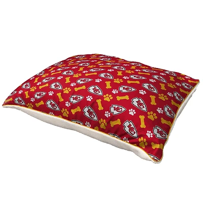Pegasus  Kansas City Chiefs 35" x 44" Bones Sherpa Pet Bed