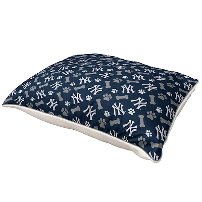 Pegasus  New York Yankees 35" x 44" Bones Sherpa Pet Bed