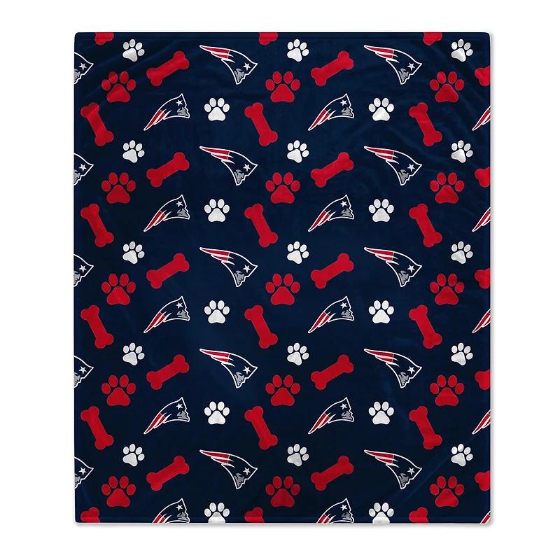 Pegasus  New England Patriots 40" x 50" Lightweight Bones Flannel Fleece Pet Blanket
