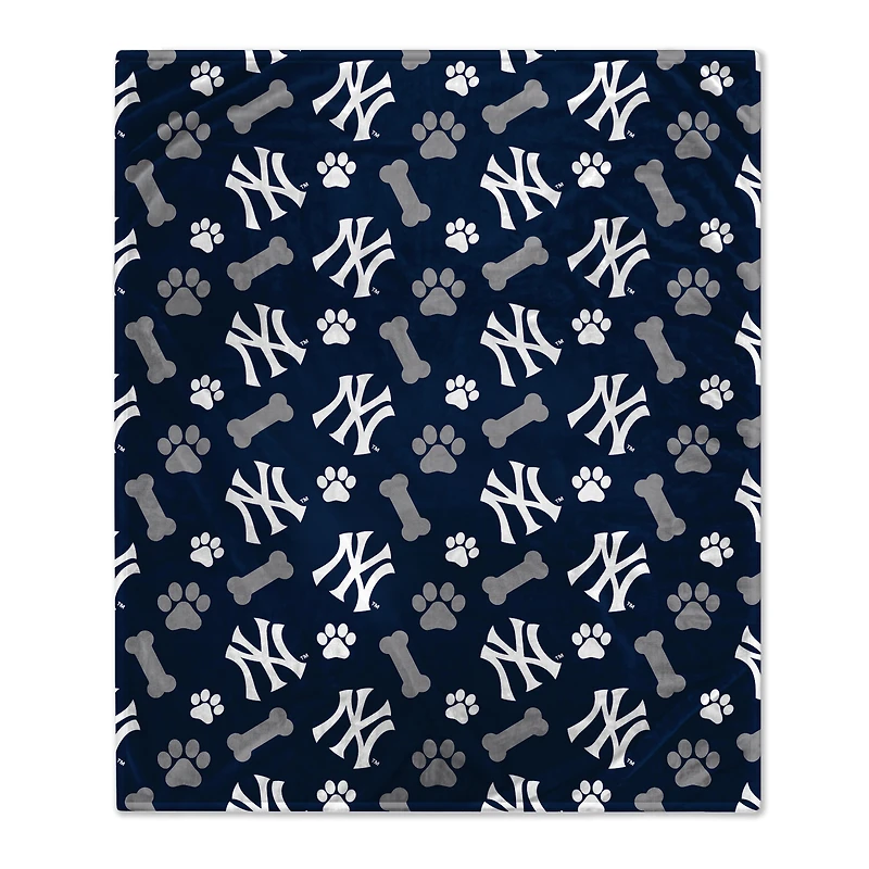 Pegasus  New York Yankees 40" x 50" Lightweight Bones Flannel Fleece Pet Blanket