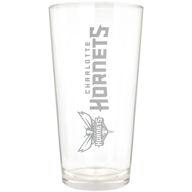Charlotte Hornets Etched 16oz. Vertical Rally Cry Pint Glass